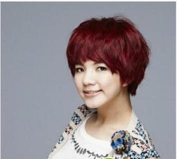 入春潮流来袭,短发系女生朝气蓬 入春潮流来袭,短发系女生朝气蓬